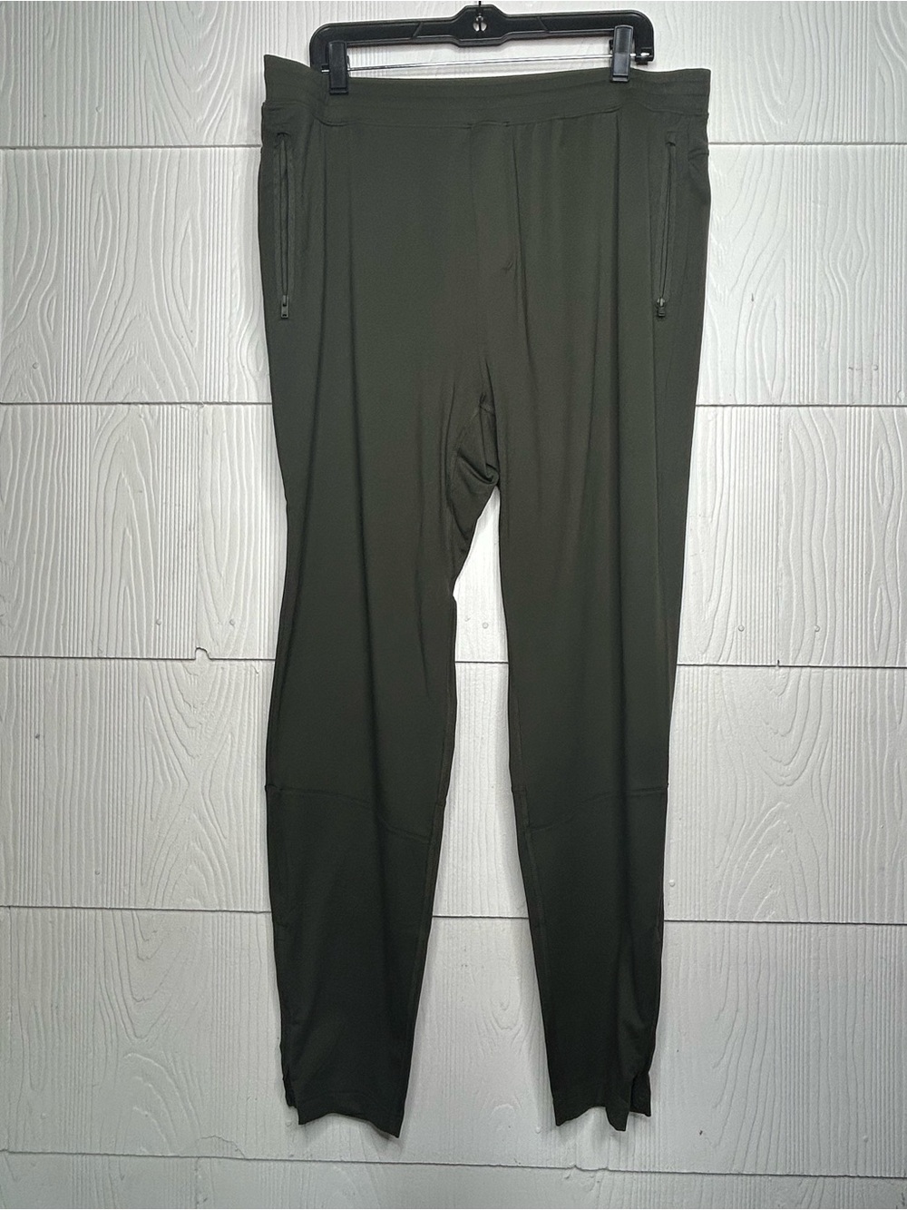 ALO Yoga Men's Olive Tech Joggers